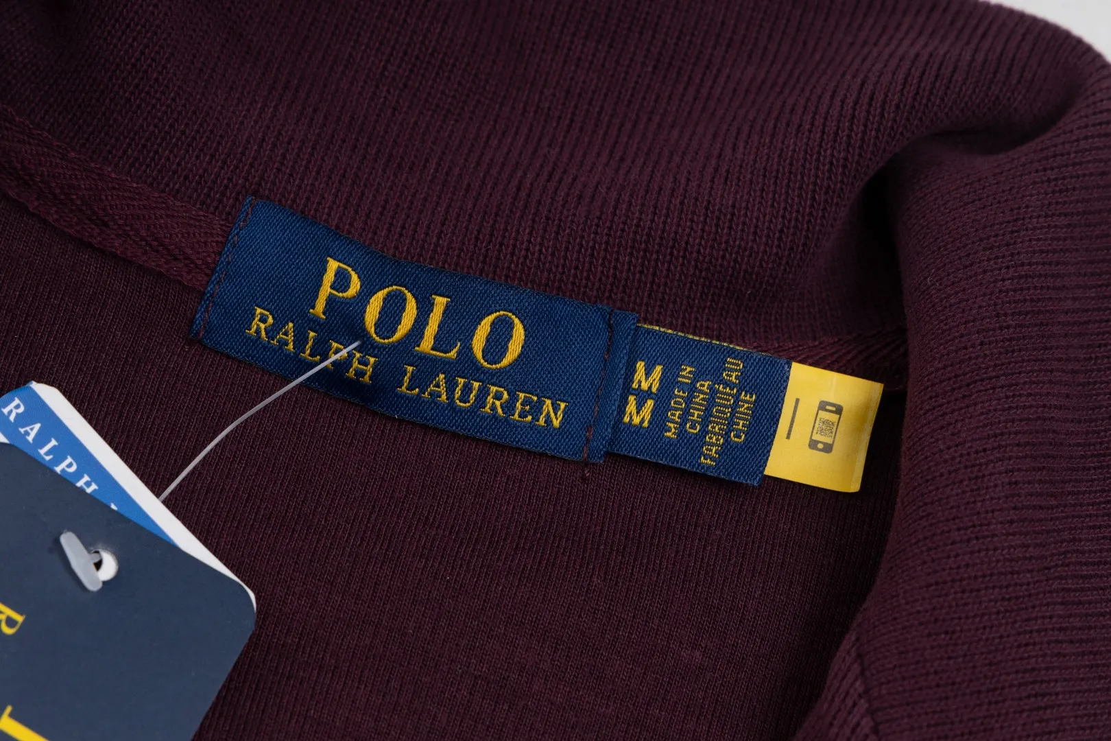P230 #R97 Ralph lauren twelve-color embroidered pony logo half-zip high-neck long-sleeved knitted sweatshirt. The same style for men and women. The new half-zip sweatshirt for couples to wear in autumn is here! This kind of sweatshirt is really popular this year, even more popular than the hooded sweatshirt. Open the zipper and it can be used as a large lapel, which makes it more fashionable. The color of the classic design of the little war horse on the chest is matched with the embroidery. The simple zipper design echoes the brand logo, so you don’t need to match too much. The sweater version is loose enough! The fabric is custom-woven and dyed 100 cotton. 320g high gram weight 100% cotton knitted cotton with a certain thickness. The fabric is soft and comfortable, and the three-dimensional fabric is full of texture. The stitching is three needles and five threads, which is beautiful and strong. The pattern is also good. Although it is loose, it does not look bulky! - It is not a popular color scheme on the street. The color is pure and highly recommended. The upper body has a particularly high rate of turning heads. Loose style. Big drop shoulder OS style. Same style for men and women. Couple wear. Versatile and practical! Color: Gray, navy, khaki, green label, oatmeal brown label, apricot, black, army green, burgundy, pink, dark gray, light blue, white. Size: S M L XL Length: 70/72/74/76 Bust: 53.5/55.5/57.5/58.5 Shoulder width: 44/45/46/47 Sleeve length: 61/62/63/64